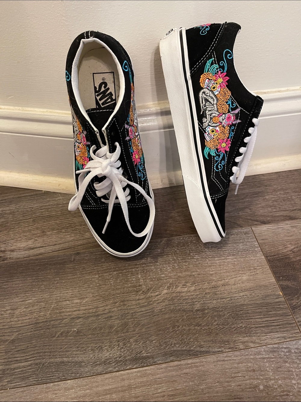 Vans Black Low-Top Sneakers with Multicolor Floral Embroidery